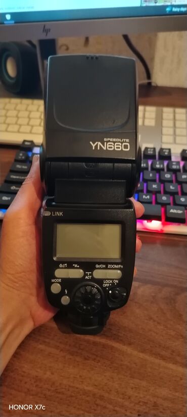 qas alan aparat: Yongnuo Speedlite YN660 fotoaparat üçün flaş. Canon nikon sony