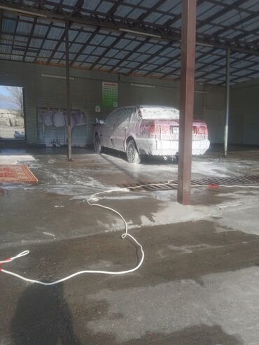 Volkswagen: Легковой автомобиль хэтчбек/седан бордового цвета. Основные — 10