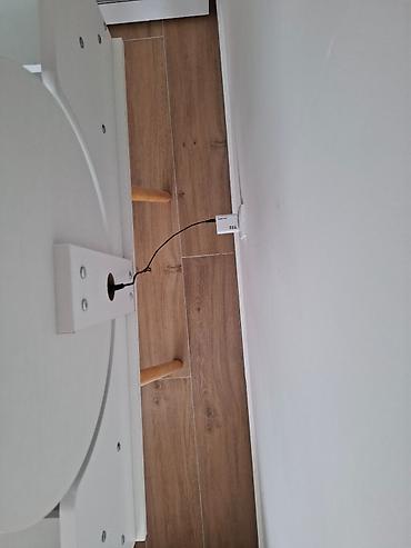 Antique Desks: Beli sto za sminkanje, koriscen godinu dana. Poseduje ogledalo sa led — 7