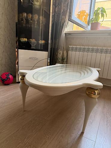 dekor masa: Ağ rəngli salon/jurnal masası - Formalı: oval - Üst səth: şüşə tabla — 3