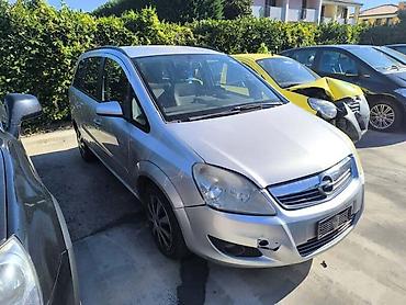 moj auto: OPEL ZAFIRA 2008. GOD. - KOMPLETAN AUTO U DELOVIMA | Opel Zafira B — 1