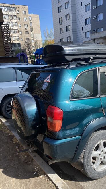 рычак на фит: Toyota RAV4: 2001 г., 2 л, Автомат, Бензин, Внедорожник