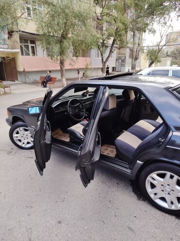 Mercedes-Benz: Mercedes-Benz 190 (W201) sedan - Kuzov: qara rəng, 4 qapı, sunroof — 5