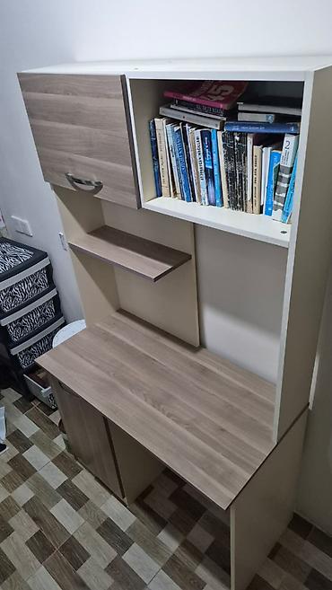 iso oturacaq: Yazı masası və oturacaq Evdə səliqəli istifadə olunmuş iş masası və — 2