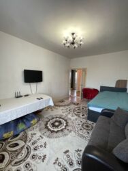 сдаю квартиру собственник бишкек: 2 комнаты, 68 м², Индивидуалка, 4 этаж, Косметический ремонт