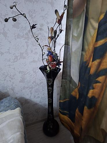 Hundur vaza gulleri ile birlikde