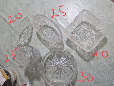 wekiler: Sovet vaxtından qalan xrustal qablar salat, meyvə üçün, güldanlar