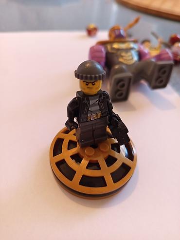 упаковочные коробки: LEGO: 13 фигурок с аксессуарами +1 большая фигурка 3 транспорта 3 — 10