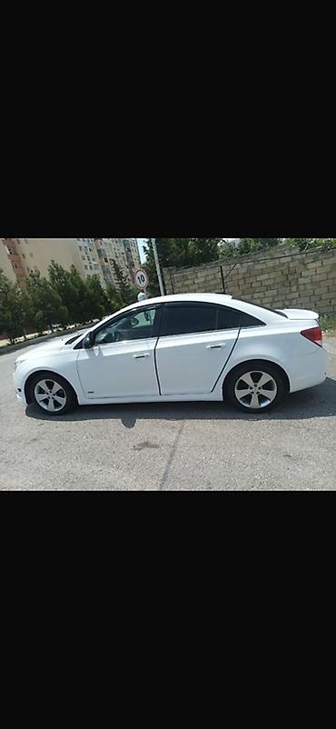 opel astra k: Chevrolet Cruze sedan – ağ rəng, 5 yerlik, ön çəkişli. Texniki və — 3