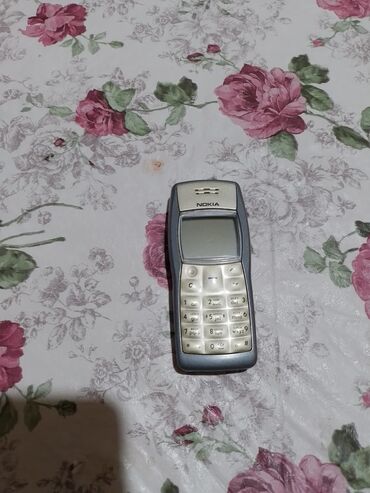 nokia e52: Nokia 1, Б/у, < 2 ГБ, цвет - Бежевый, 1 SIM