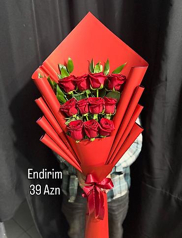 sakura gülü: 8 Mart üçün xüsusi gül kompozisiyası – şəffaf akril qutuda qırmızı — 1