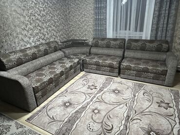 Угловые диваны: Продаю угловой диван, использовали только в летний период, практически — 6