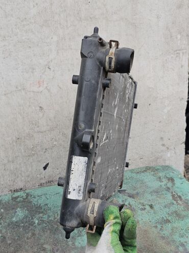 Радиаторы: Радиатор охлаждения двигателя Volkswagen Polo 2, 1992г.в. Оригинал — 8