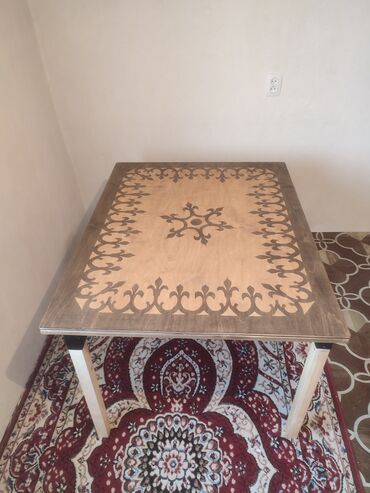 стол и студья: Кухонный Стол, цвет - Бежевый, Новый