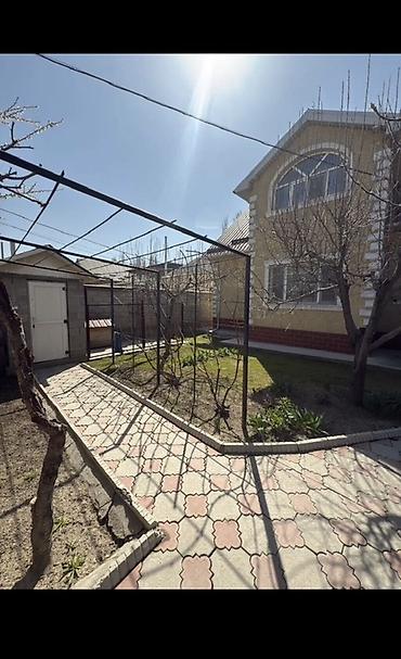 корона дом: Продаётся частный дом с благоустроенным двором. - Двухэтажный жилой — 2