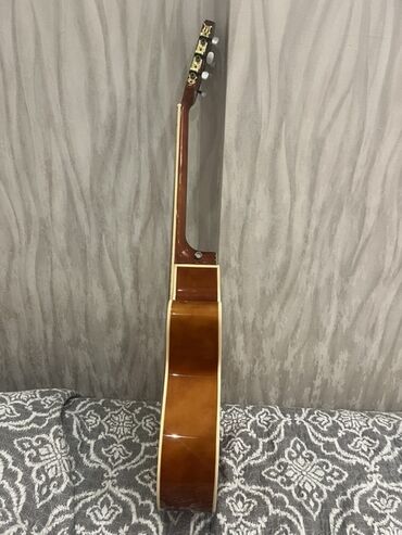 Akustik gitaralar: Klassik/akustik gitara – cutaway (yuxarı deşikli) korpuslu model — 4