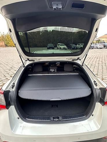 тоето приус: Toyota Prius: 2019 г., 1.8 л, Вариатор, Гибрид, Хэтчбэк — 5