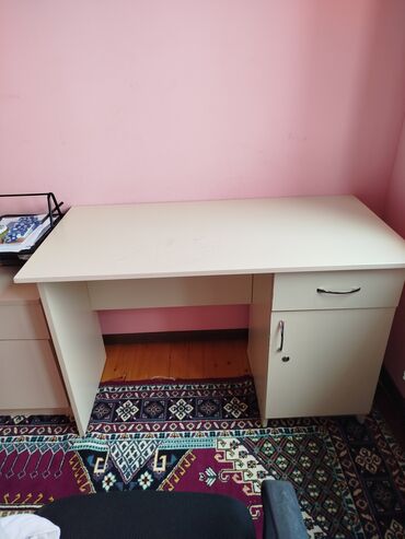 Sifarişlə yazı masaları: Dördbucaq masa, Stulsuz, Polkalı, Siyirməli, Taxta — 2