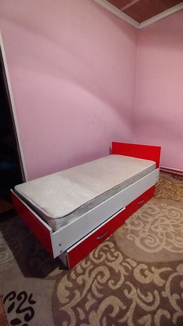 детская кровать с матрацем: Односпальная Кровать, Б/у