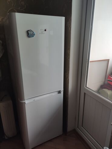 bire: 1 qapılı Indesit Soyuducu Satılır, rəng - Ağ