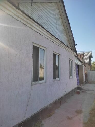 дом в селе манас: 100 м², 5 комнат, Старый ремонт