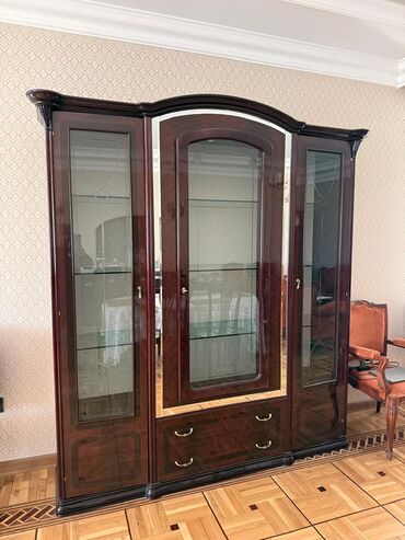 Qonaq otağı dəstləri: İşlənmiş, İtaliya — 9