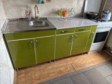 кухыный мебель: Кухонный гарнитур, цвет - Зеленый, Б/у