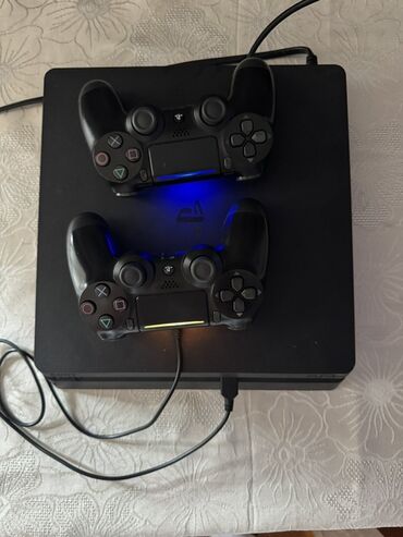 playstation 4 en ucuz: PlayStation 4 oyun konsolu iki ədəd idarəetmə pultu ilə birlikdə