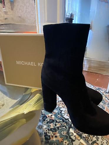 Botinka və botilyonlar: Michael Kors qadın çəkmələri - Model: Qalın dabanlı, yüksək boğazlı — 3