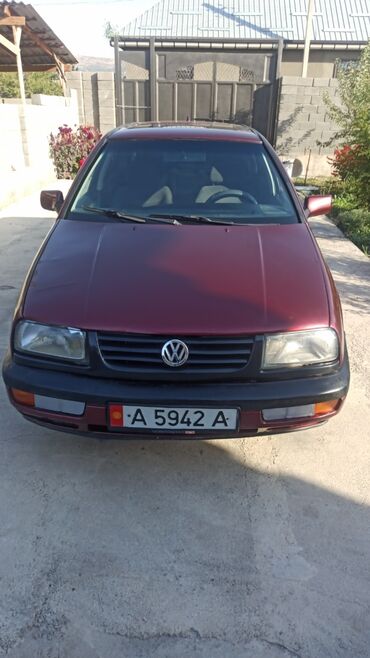 Volkswagen: Volkswagen Vento: 1994 г., 1.8 л, Механика, Бензин, Седан