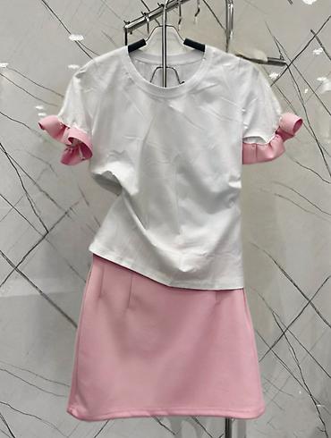 Kompleti: Komplet
Cena 1900
Uni vel.
V14 — 5