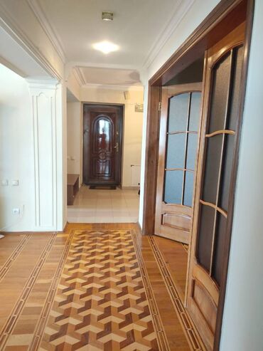 Uzunmüddətli kirayə mənzillər: Yasamalda 9 mertebeli binanın 9-cu mərtəbəsində yerləşən ümumi sahəsi — 15