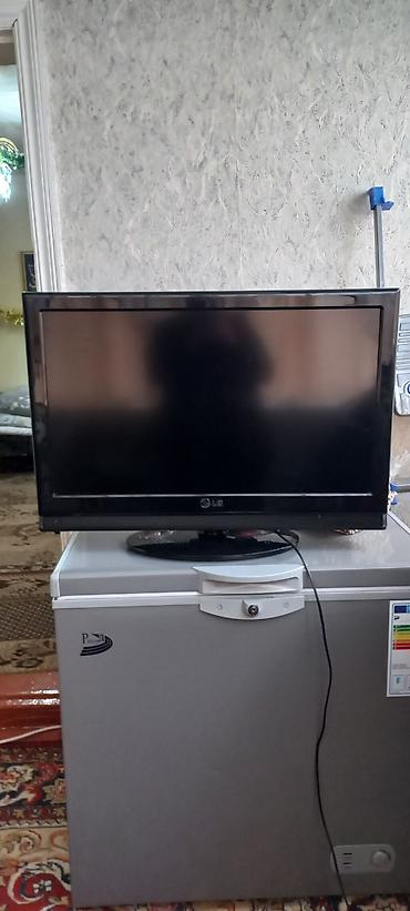 монитор 40: Телевизор LG, диагональ примерно 24–26". Плоская панель, черная рамка — 1