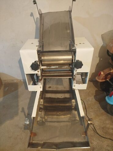 продаю оборудование для кафе: Лапшарезка! Промышленная тестораскаточная машина (ламинатор для теста)