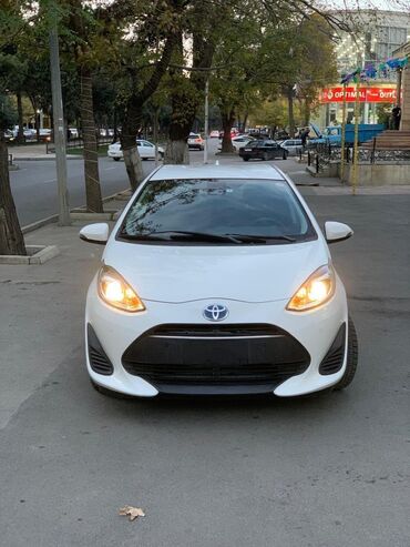 Toyota: Toyota Aqua hibrid hetçbek - Rəng: ağ - Güzgülərdə dönmə siqnalları — 5