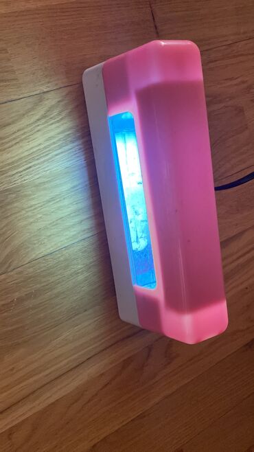 Dirnaq ucun UV lampa yaxşi vezyetde işdeyir