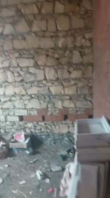 Həyət evləri və villaların satışı: Avtozavod Qəsəbəsi, Komandirin Küçəsi, Leyla Marketin yanı ( — 18