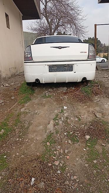 Chrysler: Chrysler 300C SRT dizaynlı sedan - Kuzov: ağ rəng, 4 qapı, geniş — 4