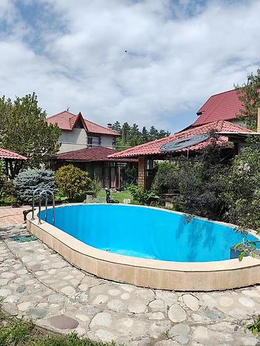 Продажа коттеджей и домов: 5 и более комнат, 220 м², 10 соток, Бишкек, Собственник — 10