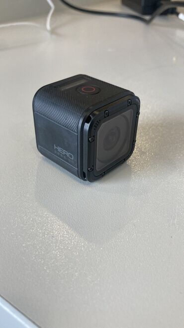i̇pad mini: GoPro Hero Session mini aksiya kamerası. Yüngül və kompakt dizaynı ilə