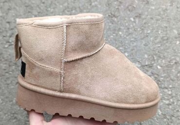 Ugg obuća: Ugg papuče, bоја - Bež, 41 — 11
