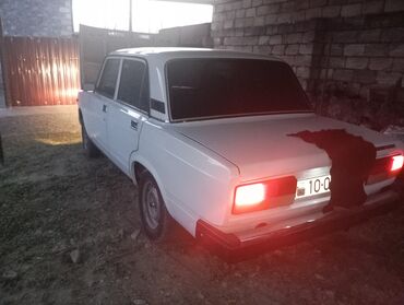 VAZ (LADA): Avtomobil: VAZ 2107 (klassik “Jiquli”) Kuzov: sedan, ağ rəng Qapılar — 4