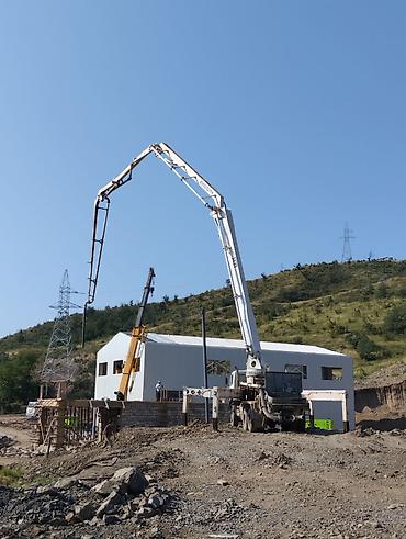 pompa masini satilir: Mersedesin üstündə beton vuran avto pompa 37 metrə 4 strela qoşa nasos — 1