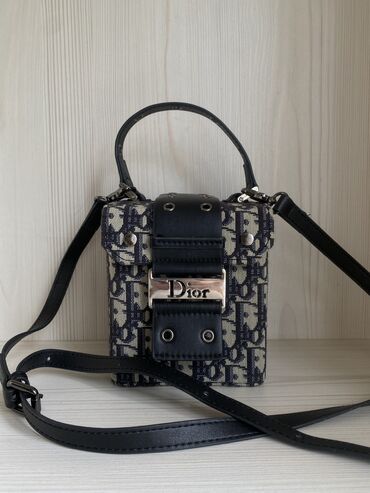 сумки женские бу: Christian Dior 
Оригинальная сумка диор 
Почти новая
