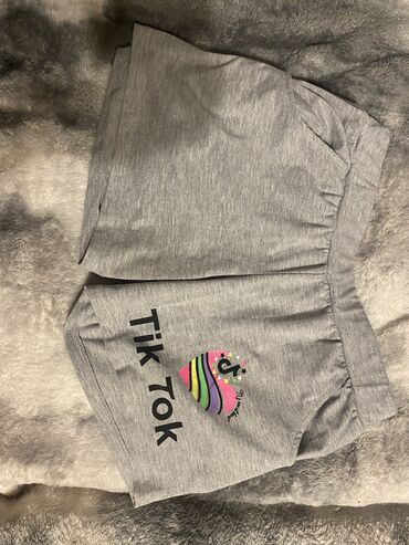платья детское: Шорты детские с принтом Tiktok серого цвета, состояние идеальное, два