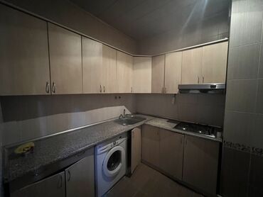 Masalar və oturacaqlar: 2.4*1.2 olcusunde metbex Uzerinde qaz, moyka, aspirator verilir