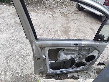 fioke za novac: Prodajem vrata od citrojena c3 u vidjemom stanku cena po dogovoru — 2