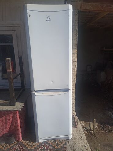 холодильного: Холодильник Indesit, Б/у, Двухкамерный, 60 * 195 * 45