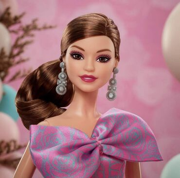 что подарить девушке на день рождения: Кукла Barbie «Поздравления с Днем рождения» в ярком праздничном