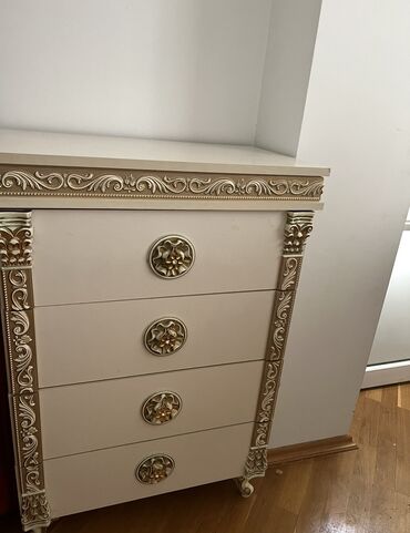 Yataq otağı dəstləri: 2 təknəfərlik çarpayı, 2 tumba, Komod, Termo, Azərbaycan, İşlənmiş — 11